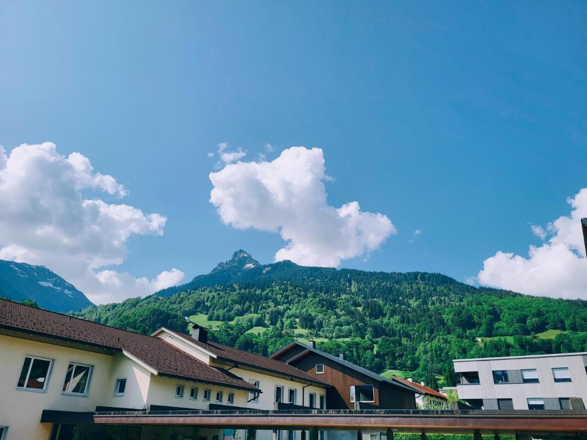 Wanderhotel Garni Cresta Schruns Bagian luar foto