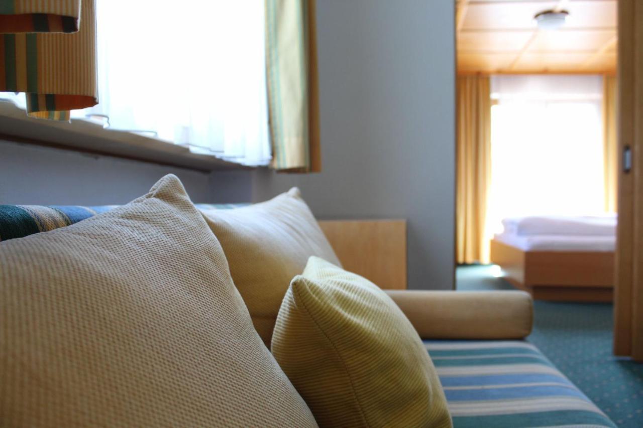 Wanderhotel Garni Cresta Schruns Bagian luar foto