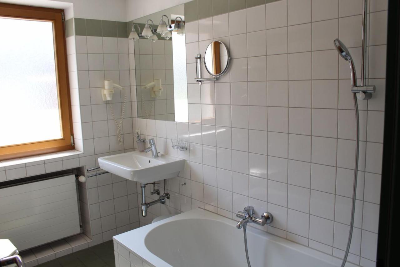 Wanderhotel Garni Cresta Schruns Bagian luar foto