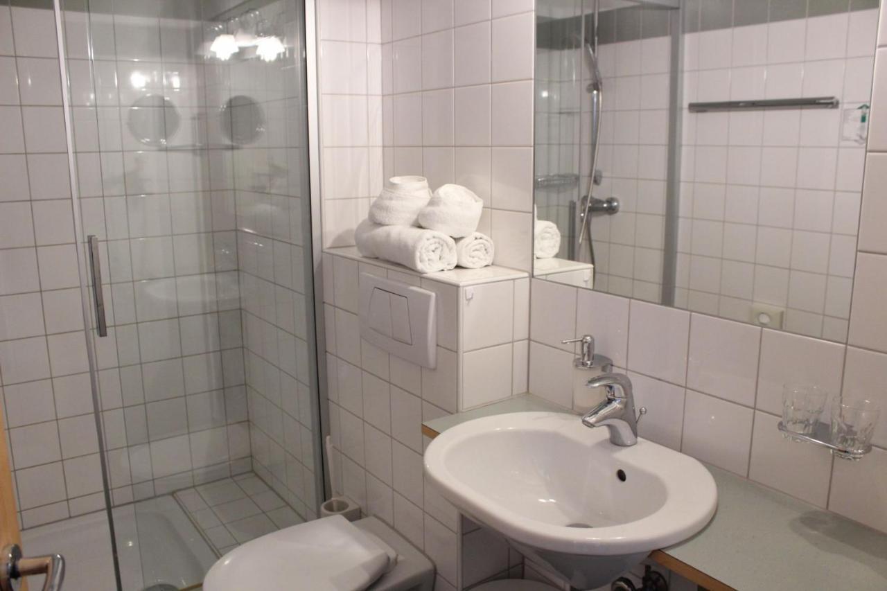 Wanderhotel Garni Cresta Schruns Bagian luar foto