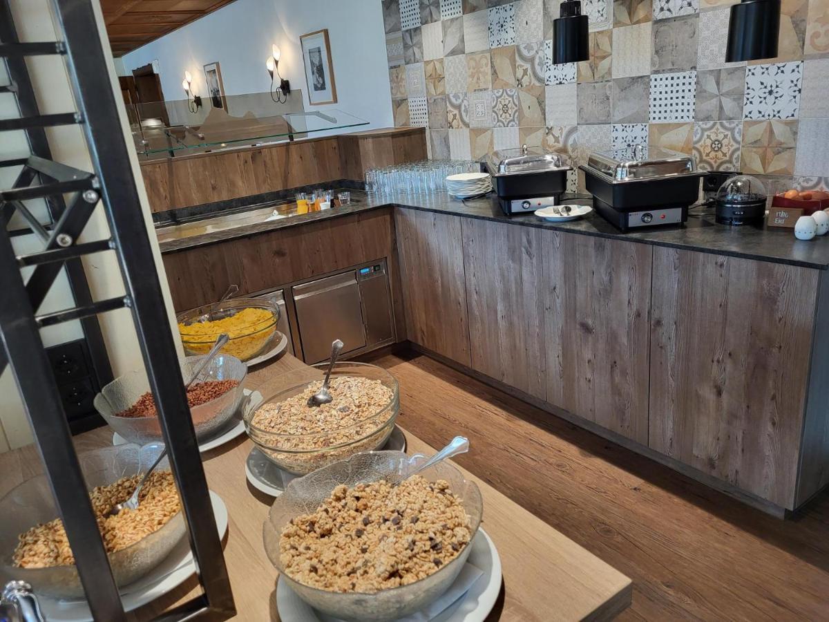 Wanderhotel Garni Cresta Schruns Bagian luar foto