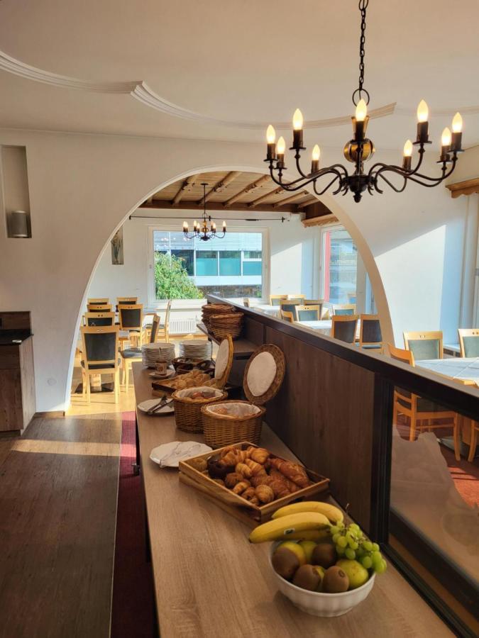 Wanderhotel Garni Cresta Schruns Bagian luar foto