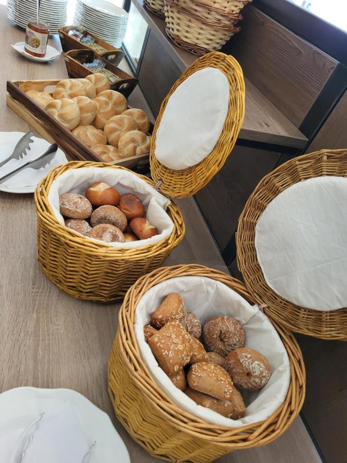 Wanderhotel Garni Cresta Schruns Bagian luar foto