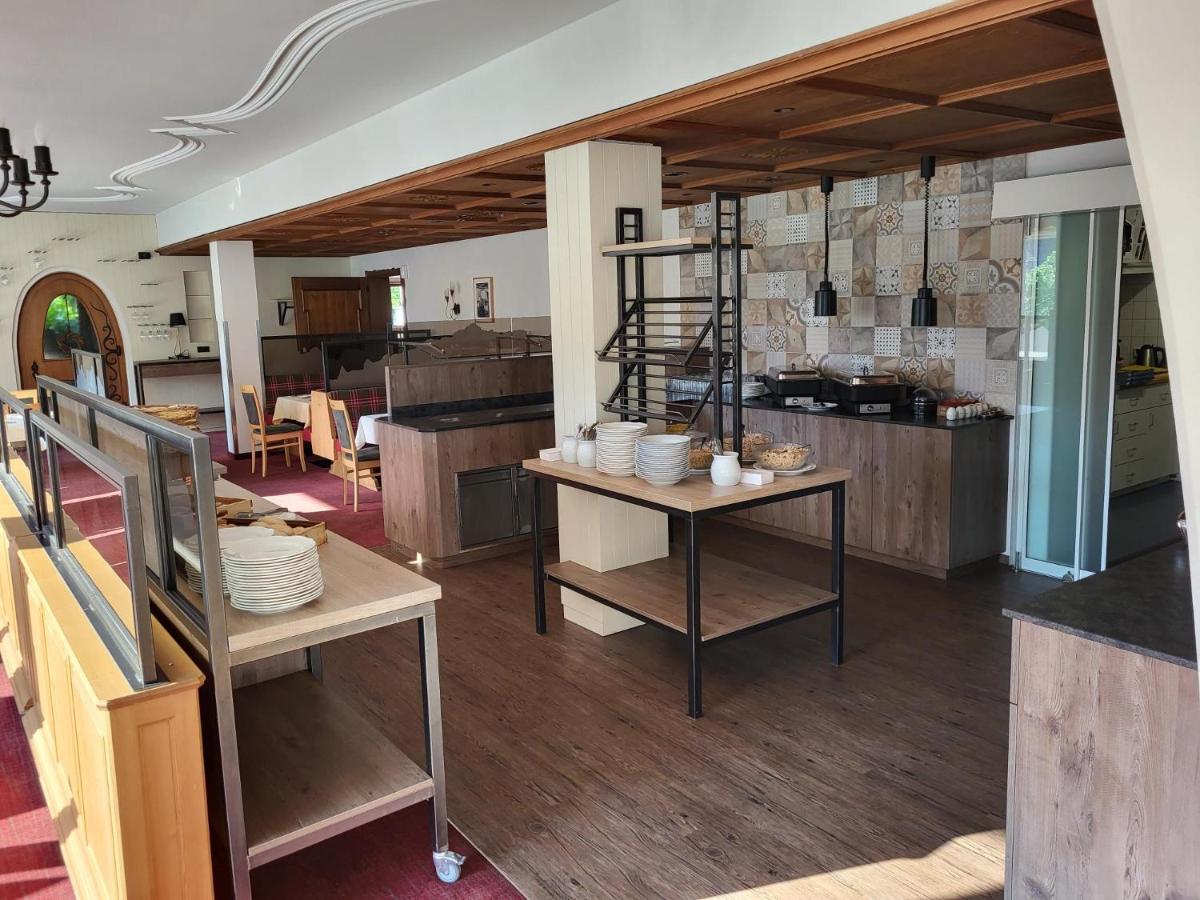 Wanderhotel Garni Cresta Schruns Bagian luar foto